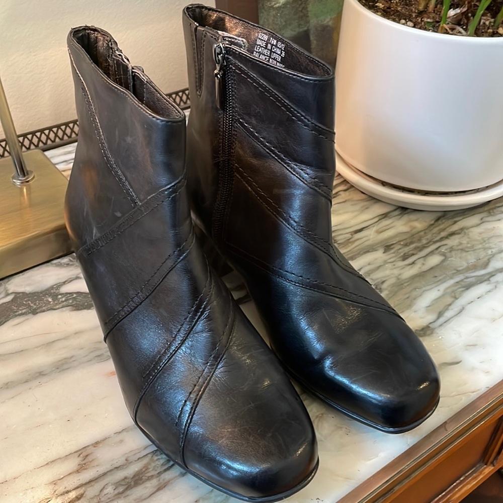 Clarks zip up black leather boots